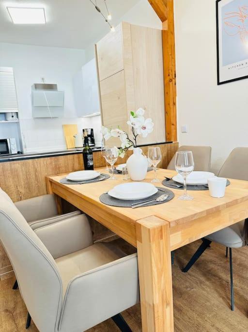 Modern Eingerichtete Wohnung Im Stadtzentrum Zittau Kostenloser Parkplatz Екстериор снимка